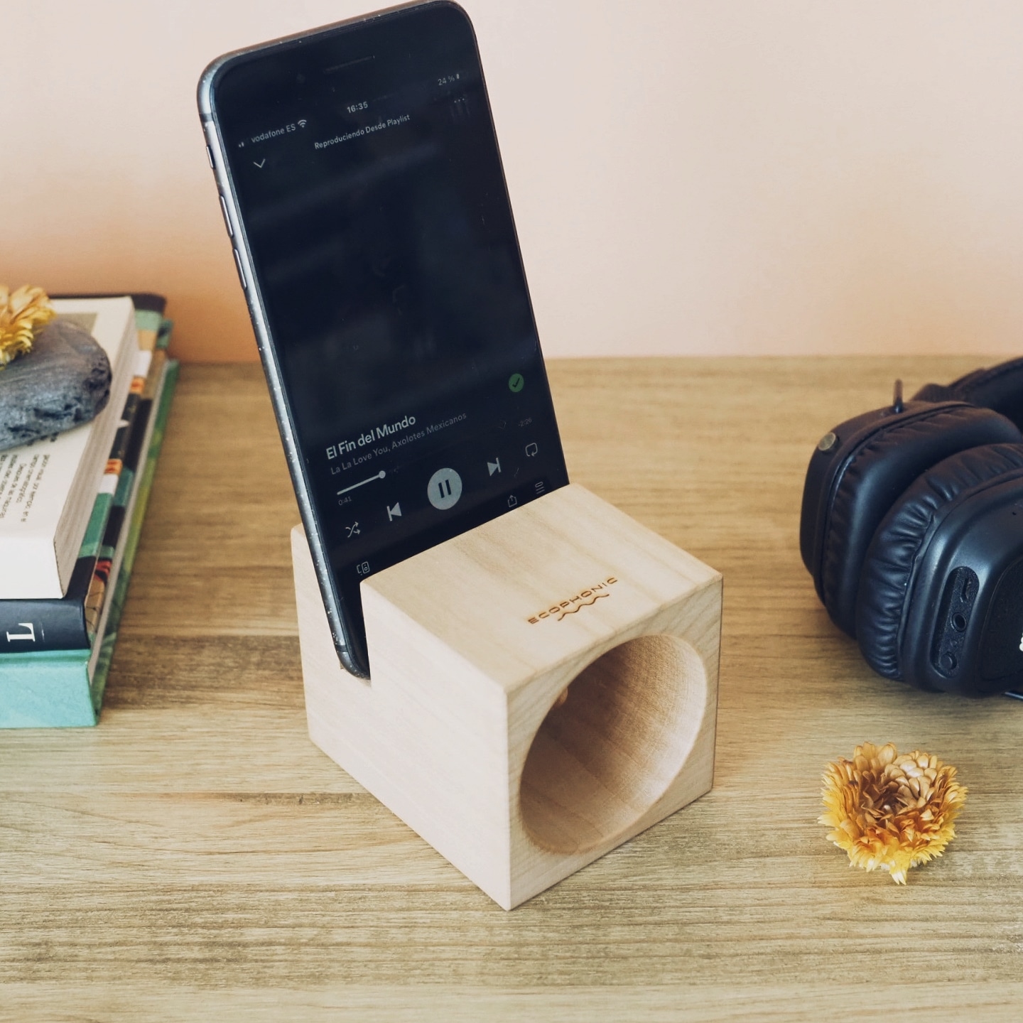 Altavoz de madera para el móvil
