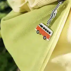 Llavero metálico “Contigo al quinto pino” con diseño elegante y mensaje emotivo, ideal para llaves o bolso.