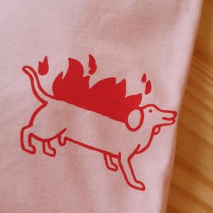 Camiseta rosa perro salchicha