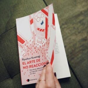 Descubre El arte de no reaccionar, un libro inspirado en la cultura japonesa para gestionar las emociones, tomar distancia y responder con calma.