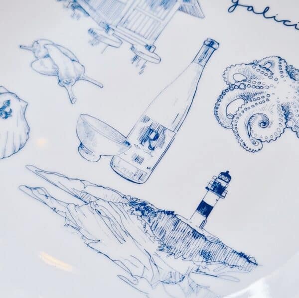 Porque Galicia es agua, mar, ríos, prados, campos, bosques… Con este plato ilustrado diseñados por La chica del cuarto & Antonio Fernández para Vaidhé