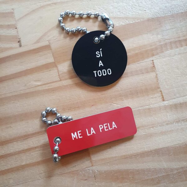 LLAVEROS NIHILISTAS Y DE AMOR