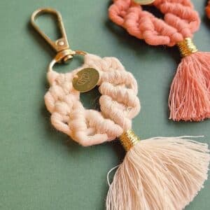 Llavero de macramé hecho a mano | Llavero artesanal original