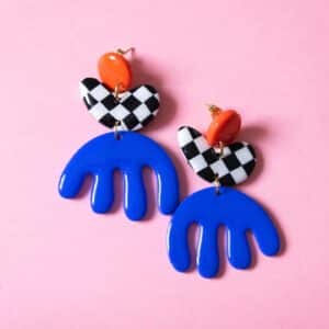 Los pendientes de Julia son todo color y fantasía. Para esos días en los que necesitas ponerle un punto de punch a tu look.
