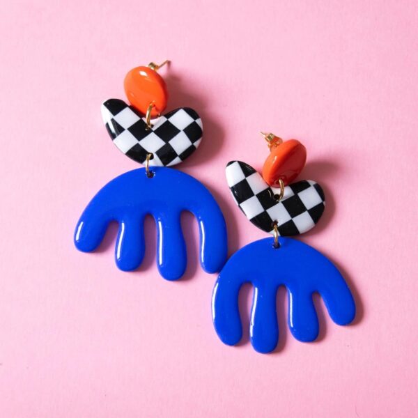 Los pendientes de Julia son todo color y fantasía. Para esos días en los que necesitas ponerle un punto de punch a tu look.