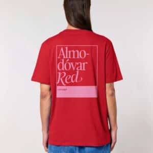 Camiseta de la colección Pantone de Bink and Plue inspirada en el icónico “Almodóvar Red”. Diseño original para amantes del cine, el color y el diseño.