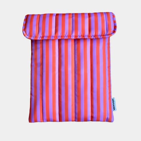 Funda acolchada para portátil con estampado geométrico diseño rectangular.