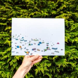 una lámina ilustrada en miniatura inspirada en paisajes y pequeños momentos. Perfecta para decorar con delicadeza y personalidad.