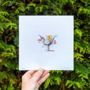 una lámina ilustrada en miniatura inspirada en paisajes y pequeños momentos. Perfecta para decorar con delicadeza y personalidad.