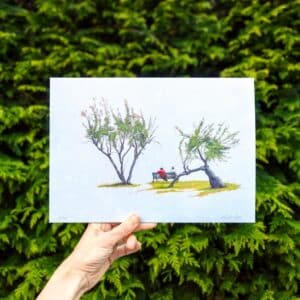 una lámina ilustrada en miniatura inspirada en paisajes y pequeños momentos. Perfecta para decorar con delicadeza y personalidad.