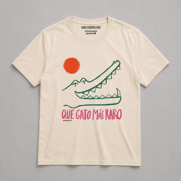 Camiseta “Que gato más raro” de Sara Valcárcel. Diseño original en algodón 100%, cómoda y con estilo desenfadado para looks con personalidad.
