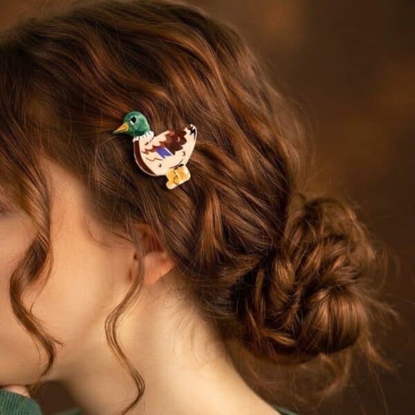 Pinza pequeña Pato para el pelo, perfecta para recoger mechones y darle un toque divertido a tus peinados. Pequeña, práctica y cuqui.