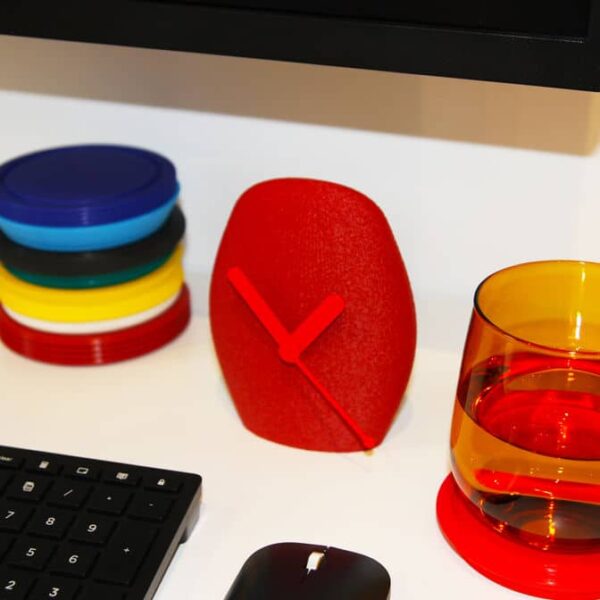 Reloj impreso en 3D con PLA reciclado